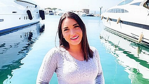 Sarah, 21, hostess on a yacht in Saint-Tropez!