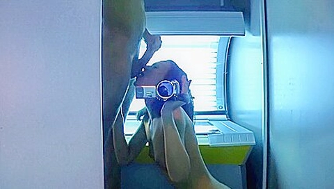 Sex lovers cum in the solarium