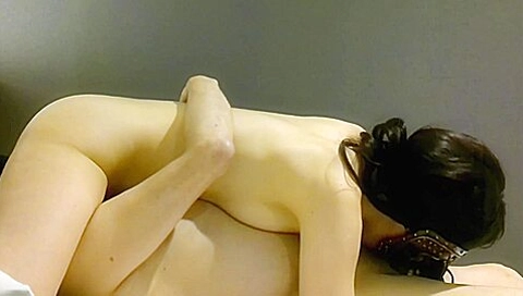 無修正熟年カッフル　ホtルハメ撮り変態淫乱熟女