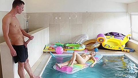 Sybil - pool nudel
