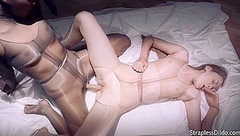 Pantyhose scissoring in the dark