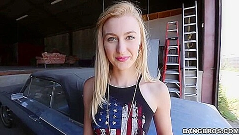 White Girl In The Wrong Neighborhood! With Alexa Grace