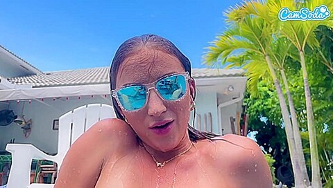 Sexy Amateur teen 18+ Caught Fingering Herself Underwater