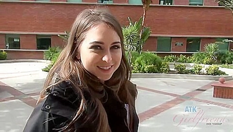 A Date With Riley Reid At The Aquarium