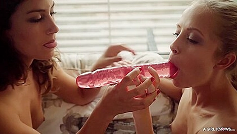 Horny Hairy Pussy With Julia Roca And Sicilia Model