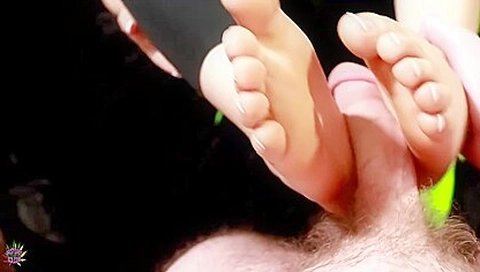 Daisy Dabs In Gamer Girl Footjob :)