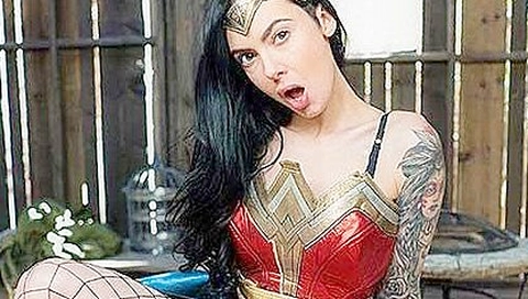 Wonder Woman Virtual - Marley Brinx