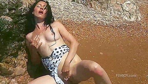 Summer Heat - Incredible Xxx Video Softcore Will Enslaves Your Mind
