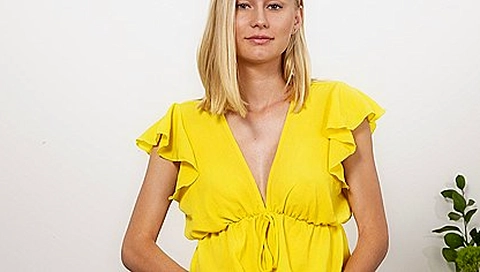 Alicia Williams In Come My World