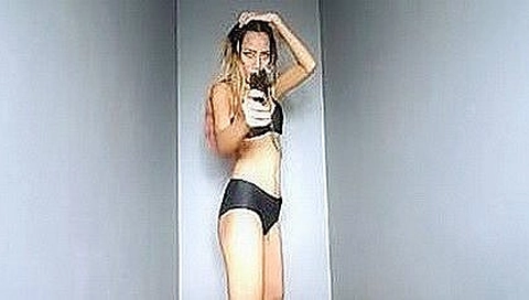 Dangerous Babe Posing In Room In Solo Action