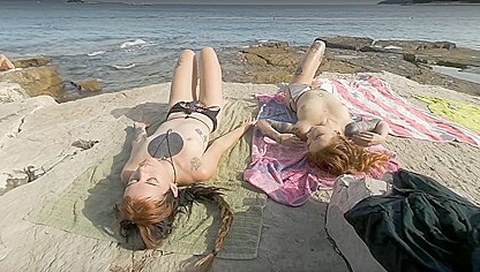 Risky Public Nudity Hot Girls On Vacation Spray Painting Graffiti Brille & Cherri Also Topless Beach