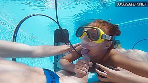 Public XXX Videos (1352)