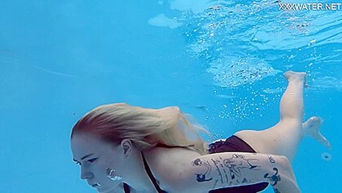 Mimi Cica - Hottest Babe Shows Naked Body Underwater