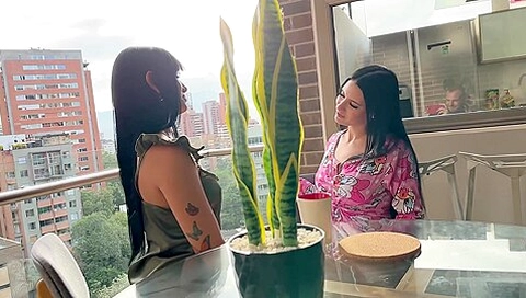 El Novio De Mi Mejor Amiga Nos Descubre Follando Y Hace Que Chupemos Su Gran Verga-ambar Prada
